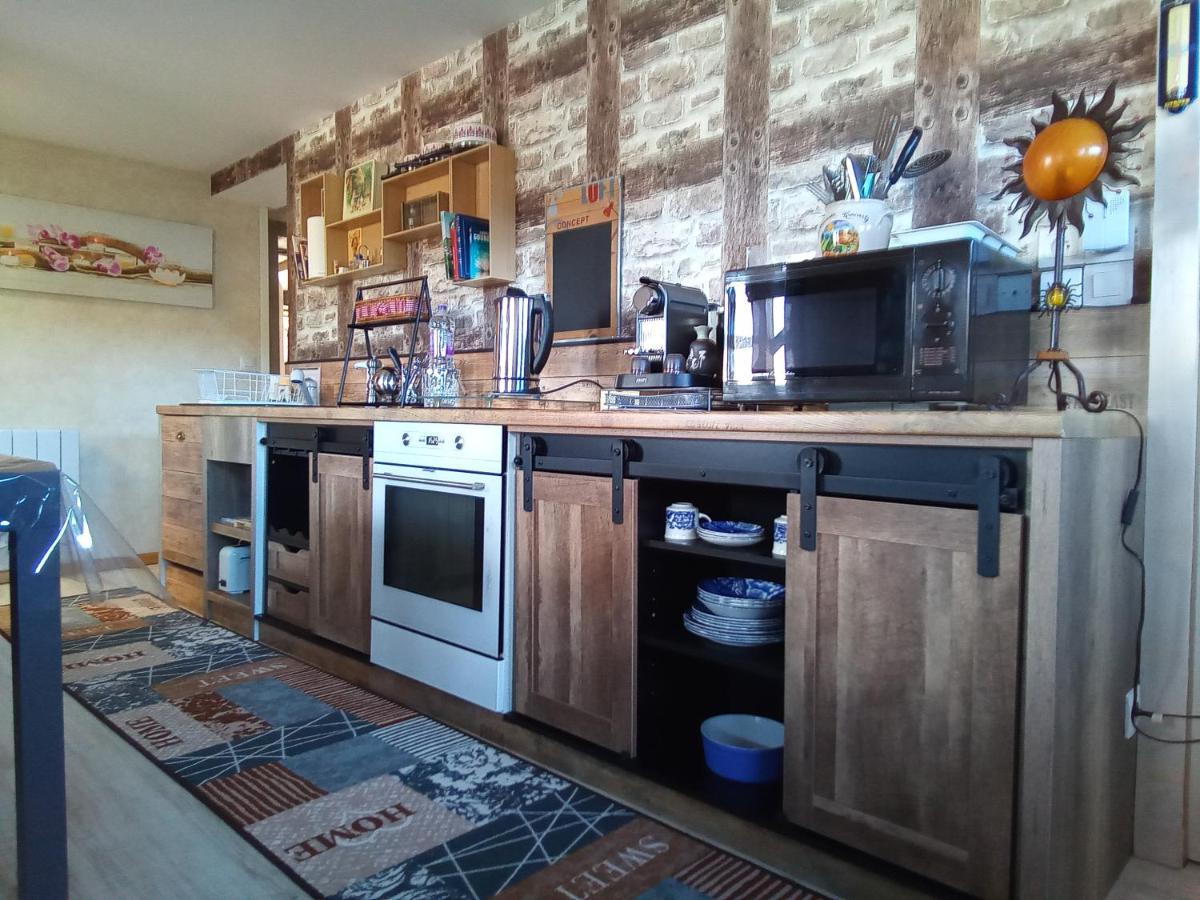 Logement de charme Coinches Extérieur photo