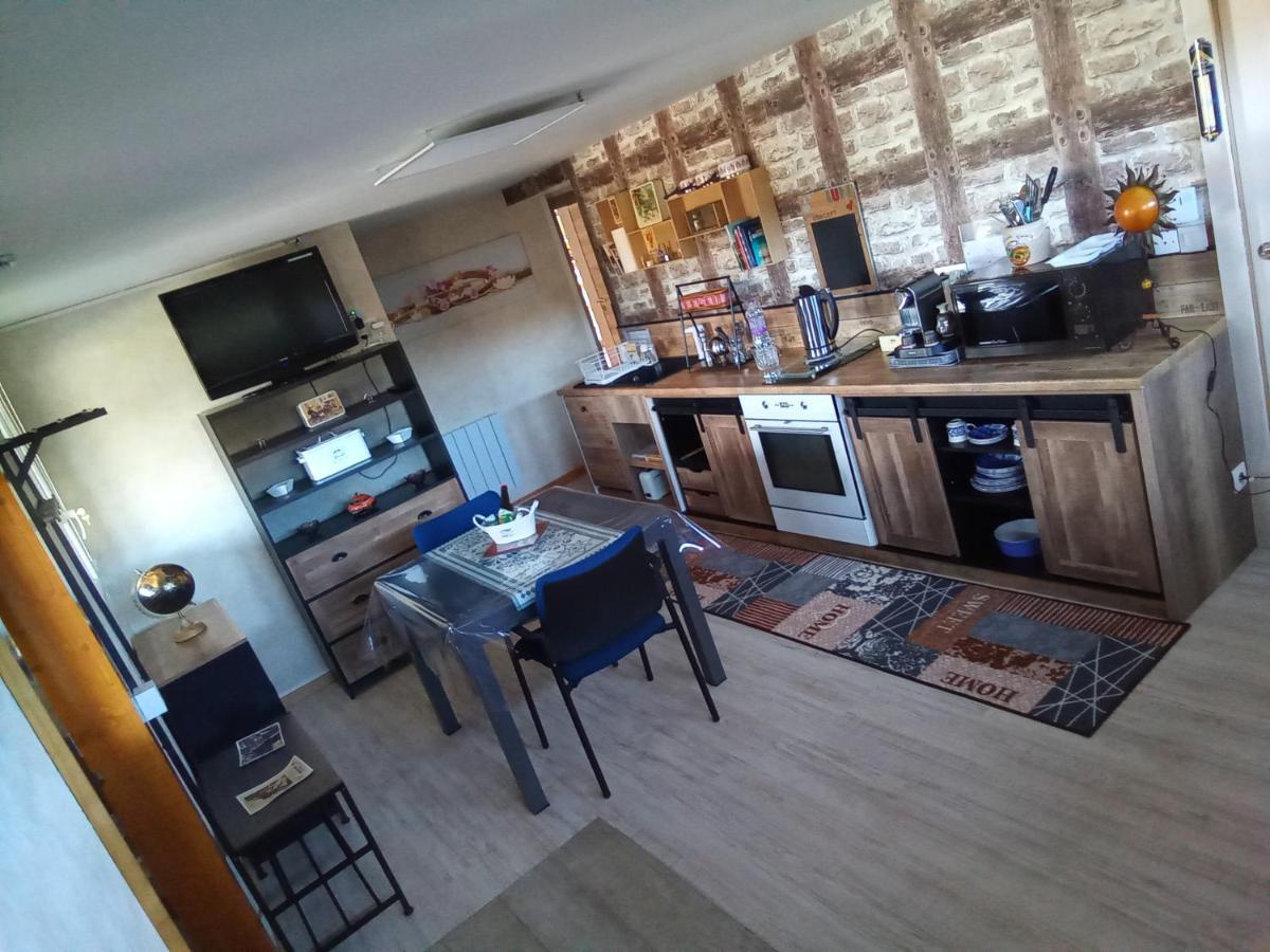Logement de charme Coinches Extérieur photo